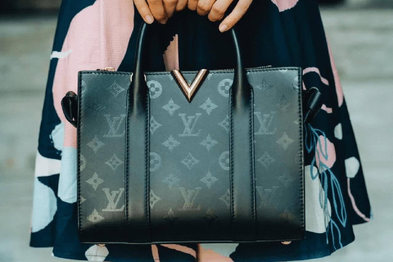 LOUIS VUITTON Eponnu Handbag