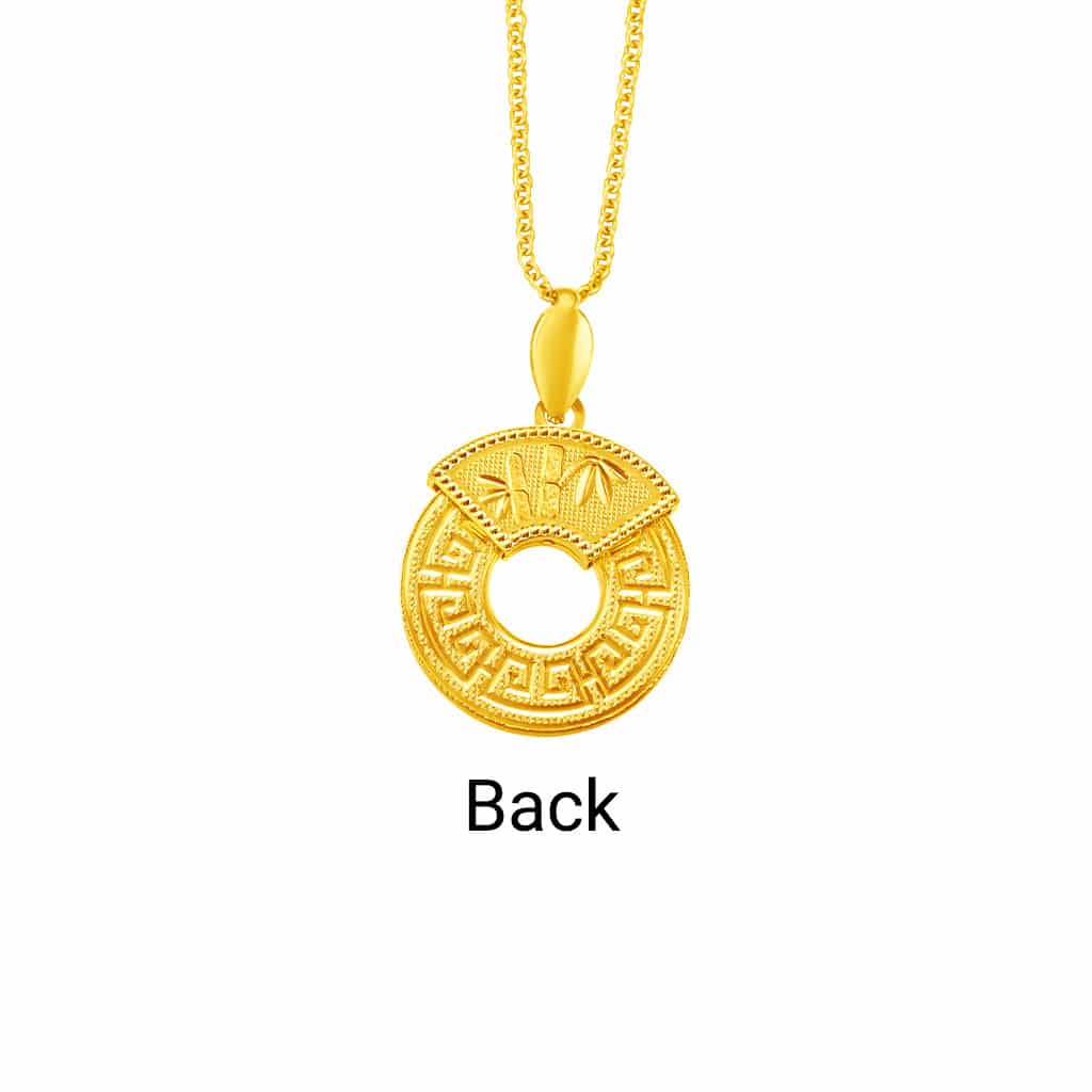 Gold medallion deals necklace